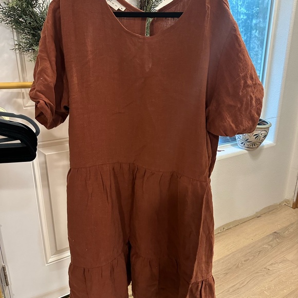 Elegant Peach Midi Dress - Picture 2 of 4